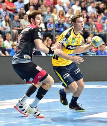 13.10.2019 - Handball - 1. Bundesliga DKB HBL - Saison 2019 2020 - 09.Spieltag: HC Erlangen Metropolregion Nürnberg HCE - Rhein-Neckar Löwen - OGo - Michael Haaß Haass (13, HC Erlangen HCE ) Niclas Kirkelokke (6, Rhein Neckar Löwen )