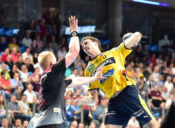 13.10.2019 - Handball - 1. Bundesliga DKB HBL - Saison 2019 2020 - 09.Spieltag: HC Erlangen Metropolregion Nürnberg HCE - Rhein-Neckar Löwen - OGo - Sebastian Firnhaber (18, HC Erlangen HCE )