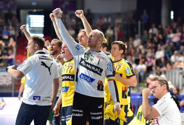 13.10.2019 - Handball - 1. Bundesliga DKB HBL - Saison 2019 2020 - 09.Spieltag: HC Erlangen Metropolregion Nürnberg HCE - Rhein-Neckar Löwen - OGo - Mannschaft Team Rhein Neckar Löwen Mikael Appelgren (1, Rhein Neckar Löwen ) Kristjan Andersson ( Trainer, Rhein Neckar Löwen ) Jubel Freude