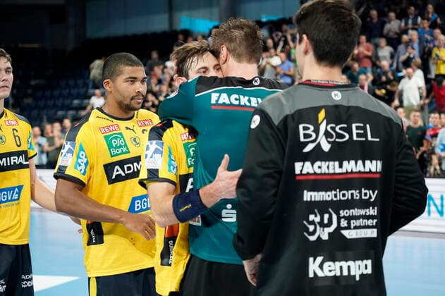 13.10.2019 Handball, 1. Bundesliga: HC Erlangen - Rhein-Neckar Loewen 9. Spieltag, Saison 2019 20 - Handball, 1 Bundesliga HC Erlangen - Rhein-Neckar Loewen, 9 Matchday on 13 10 2019, Season 2019 20 Foto: Schumacher - - Uwe Gensheimer Kapit?n der Mannschaft Copyright: HMBxMedia BorisxSchumacher