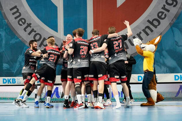 Sport Bilder des Tages 13.10.2019 Handball, 1. Bundesliga: HC Erlangen - Rhein-Neckar Loewen 9. Spieltag, Saison 2019 20 - Handball, 1 Bundesliga HC Erlangen - Rhein-Neckar Loewen, 9 Matchday on 13 10 2019, Season 2019 20 Foto: Schumacher - - Jubel zum Schluss Copyright: HMBxMedia BorisxSchumacher
