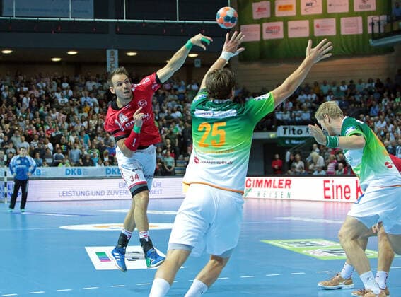 13.10.2019, xovx, Handball HBL, HSG Wetzlar - MT Melsungen emspor, v.l. Kai Haefner (MT Melsungen), Olle Forsell Schefvert (HSG Wetzlar), Anton Lindskog (HSG Wetzlar) (DFL DFB REGULATIONS PROHIBIT ANY USE OF PHOTOGRAPHS as IMAGE SEQUENCES and or QUASI-VIDEO) Wetzlar