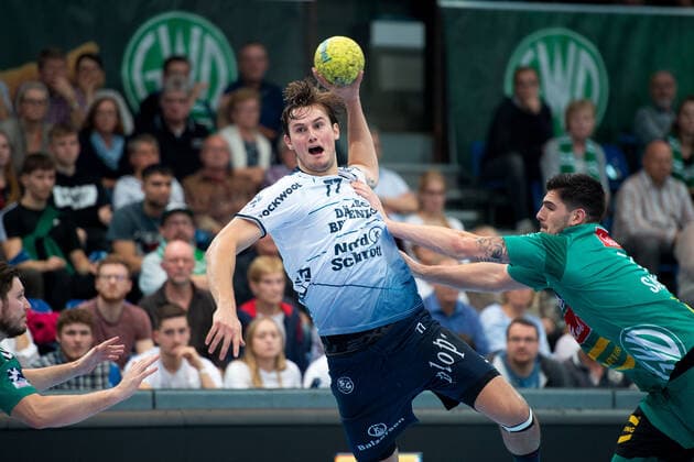 Minden, Deutschland 13.10.2019: 1. Handball-Bundesliga - 2019 2020 - GWD Minden vs. SG Flensburg-Handewitt (L-R) Magnus Abelvik Rod Röd (Flensburg), Savvas Savvas (Minden) Minden Nordrhein-Westfalen Deutschland Kampa-Halle