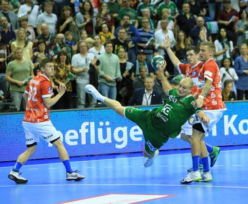 GER, DHB, 1.HBL, FUECHSE BERLIN VS. Bergischer HC 13.10.2019, Max Schmeling Halle, Berlin, GER, DHB, 1.HBL, FUECHSE BERLIN VS. Bergischer HC, DHB regulations prohibit any use of photographs as image sequences and or quasi-video im Bild Paul Drux (Fuechse Berlin 95), Ragnar Johannsson (Bergischer HC 25), Linus Arnesson (Bergischer HC 24), Jeffrey Boomhouwer (Bergischer HC 32)
