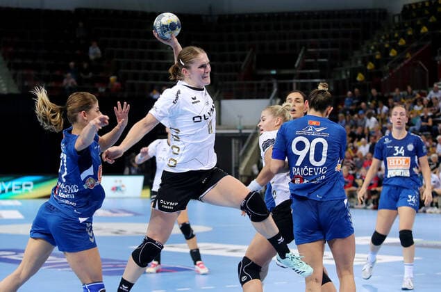 BAU 13.10.2019 Ludwigsburg Handball SG BBM Bietigheim vs. ZRK Buducnost, Laura van der Heijden (BBM, oben)