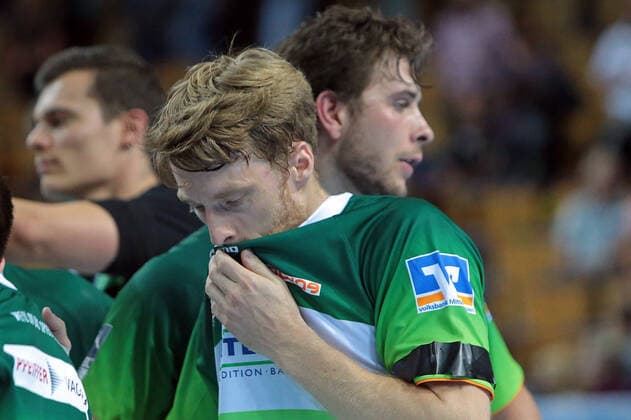 13.10.2019, xovx, Handball HBL, HSG Wetzlar - MT Melsungen emspor, v.l. Kristian Bjoernsen (HSG Wetzlar), Olle Forsell Schefvert (HSG Wetzlar) enttaeuscht, enttaeuscht schauend, dissapointed nach der Niederlage gegen Melsungen. Freisteller. (DFL DFB REGULATIONS PROHIBIT ANY USE OF PHOTOGRAPHS as IMAGE SEQUENCES and or QUASI-VIDEO) Wetzlar