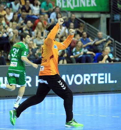 GER, DHB, 1.HBL, FUECHSE BERLIN VS. Bergischer HC 13.10.2019, Max Schmeling Halle, Berlin, GER, DHB, 1.HBL, FUECHSE BERLIN VS. Bergischer HC, DHB regulations prohibit any use of photographs as image sequences and or quasi-video im Bild Silvio Heinevetter (Fuechse Berlin 12)