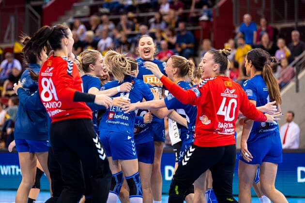 Ludwigsburg, Deutschland 13. Oktober 2019: CL - 19 20 - SG BBM Bietigheim vs. Buducnost die Mannschaft von Buducnost Schlussjubel Schlußjubel Emotion Freude Ludwigsburg MHP Arena Baden-Württemberg Deutschland