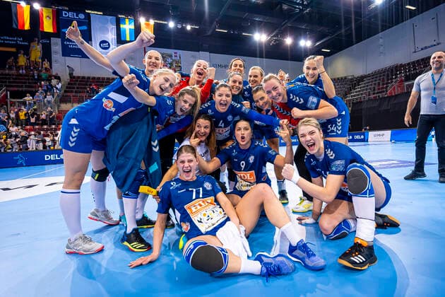 Ludwigsburg, Deutschland 13. Oktober 2019: CL - 19 20 - SG BBM Bietigheim vs. Buducnost die Mannschaft von Buducnost Schlussjubel Schlußjubel Emotion Freude Ludwigsburg MHP Arena Baden-Württemberg Deutschland