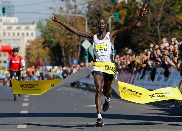 Bilder des Jahres 2019, Sport 10 Oktober Sport Themen der Woche KW41 Sport Bilder des Tages (191014) -- BUCHAREST, Oct. 14, 2019 (Xinhua) -- Hosea Kipkemboi of Kenya celebrates winning the Bucharest International Marathon race in Bucharest, capital of Romania, Oct. 13, 2019. (Photo by Cristian Cristel Xinhua) (SP)ROMANIA-BUCHAREST-MARATHON 