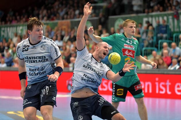 13-09-2019 pmk NB168556 Handball Herren Bundesliga Saison 2019 2020 GWD Minden - SG Flensburg-Handewitt Foul zur Roten Karten fuer REISSKY (43) Goran SOGARD JOHANNESSEN (23) Christopher REISSKY (43) Simon HALD JENSEN (05) Flensburg