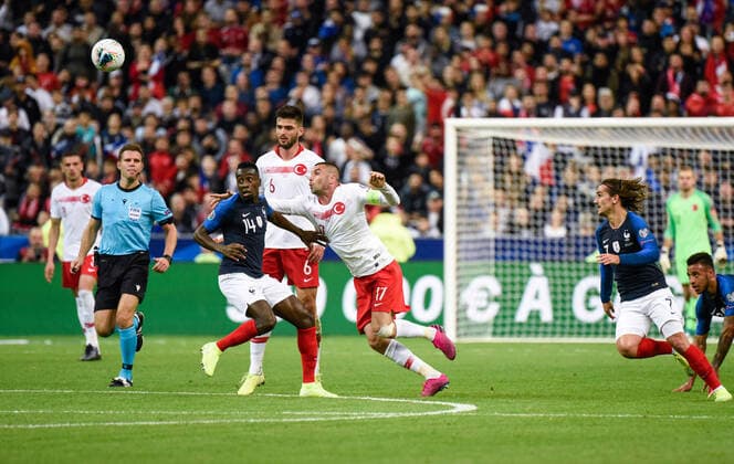 Blaise Matuidi ( 14 - France ) - Burak Yilmaz ( 17 - Turquie ) FOOTBALL : France vs Turquie - Saint Denis - 14 10 2019 FedericoPestellini Panoramic 