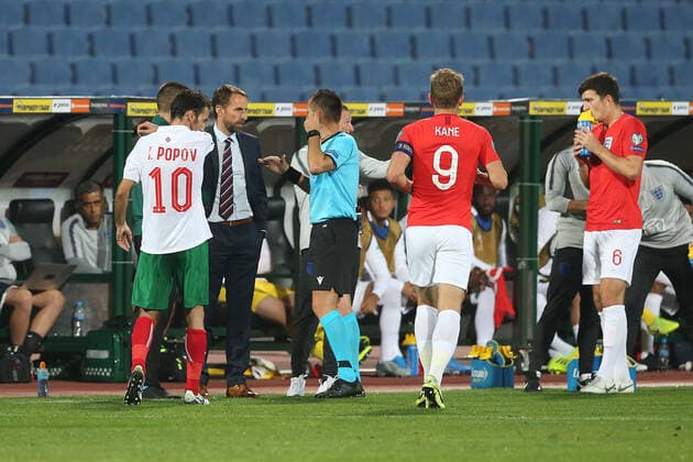 Bulgaria v England UEFA EURO, EM, Europameisterschaft,Fussball 2020 Qualifiers England Manager Gareth Southgate consults with Referee Ivan Bebek about the racist chants coming from the home fans during the UEFA Euro 2020 Qualifiers match at Vasil Levski National Stadium, Sofia Content Not Available For UK Newspapers Copyright: xPaulxChestertonx FIL-13742-0056