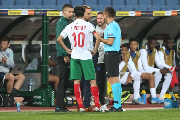 Bulgaria v England UEFA EURO, EM, Europameisterschaft,Fussball 2020 Qualifiers England Manager Gareth Southgate consults with Referee Ivan Bebek about the racist chants coming from the home fans during the UEFA Euro 2020 Qualifiers match at Vasil Levski National Stadium, Sofia Content Not Available For UK Newspapers Copyright: xPaulxChestertonx FIL-13742-0057