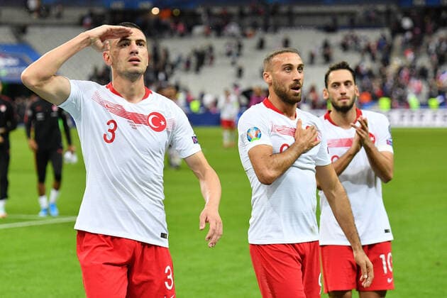 FRANCE TURKEY EURO 2020 Team Turkey celebrates equalization during the France-Turkey match, on October 14, 2019, at the Stade de France for the qualifications of Euro 2020.  JulienxMattiax xLexPictorium LePictorium0216584  imagoximages LexPictorium imago images 94117376