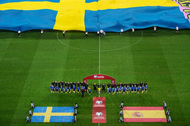 Fußball, EM Quali, Schweden - Spanien 191015 The players of Sweden and Spain are lined up during the national anthems ahead of the UEFA EURO, EM, Europameisterschaft,Fussball Qualifier, EM, Europameisterschaft football match between Sweden and Spain on October 15, 2019 in Stockholm. Photo: Joel Marklund BILDBYRAN kod JM 88054 BBENG fotboll football fotball soccer UEFA Euro Qualifier EM-kval emkvalifisering em-kvalik landskamp Sverige Sverige A Sweden Spanien Spain flagga Copyright: JOELxMARKLUND BB191015JM109
