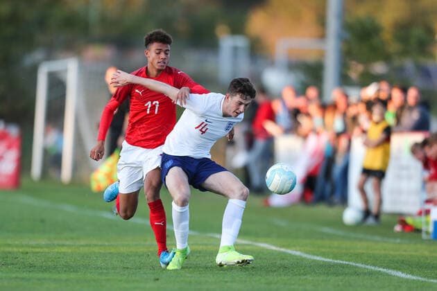 SOCCER - U18, AUT vs ENG, test match LEOBERSDORF,AUSTRIA,16.OCT.19 - SOCCER - OEFB Under-18 international match, Länderspiel, Nationalmannschaft Austria vs England, test match. Image shows Manuel Polster (AUT) and Jensen Weir (ENG). GEPAxpictures xMichaelxMeindl
