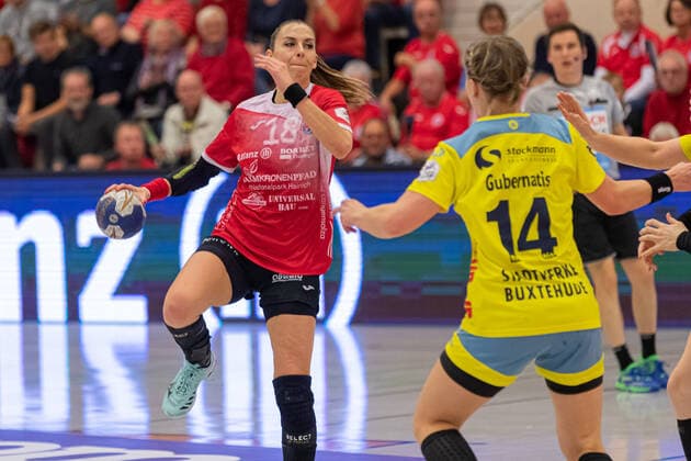 v.li.: Iveta Koresova (Iveta Luzumova, Thüringer HC, 18), Friederike Gubernatis (Buxtehude, 14), 16.10.2019, Erfurt (Deutschland), Handball, 1. Bundesliga Frauen, Thüringer HC - Buxtehuder SV