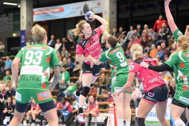 Maren Weigel (TusSies Metzingen 22) gegen Johanna Schnidler (FrischAuf Goeppingen 9) TusSies Metzingen, Handball, HBF, Ligaspiel, 16.10.2019, Foto:TBaur Eibner FrischAuf Goeppingen vs. TusSies Metzingen Goeppingen Copyright: xEIBNER TobiasxBaurx EP_TBR