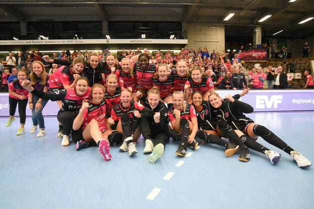 Siegerfoto der TusSies TusSies Metzingen, Handball, HBF, Ligaspiel, 16.10.2019, Foto:TBaur Eibner FrischAuf Goeppingen vs. TusSies Metzingen Goeppingen Copyright: xEIBNER TobiasxBaurx EP_TBR