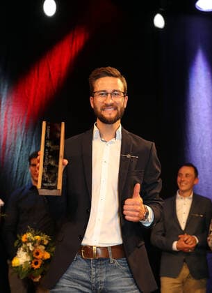 DSV Einkleidung mit Verleihung des Goldenen Ski Markus Eisenbichler ist Skisportler des Jahres , gewählt von den Aktiven des Deutschen Ski Verbandes Laupheim Deutschland Kässbohrer Zentrale
