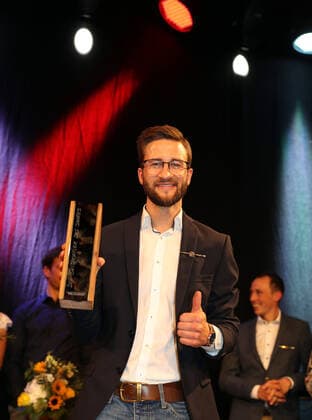 DSV Einkleidung mit Verleihung des Goldenen Ski Markus Eisenbichler ist Skisportler des Jahres , gewählt von den Aktiven des Deutschen Ski Verbandes Laupheim Deutschland Kässbohrer Zentrale