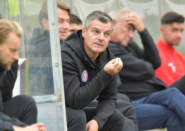 Fußball, Trainerhistorie, Wuppertaler SV 12.10.2019, GER, Fussball, Regionalliga West, Saison 2019 2020, 13. Spieltag, Stadion Am Zoo, Wuppertal Wuppertaler SV - SC Verl 2 : 5 Karsten Hutwelker (Trainer Wuppertaler SV), Aktion, Einzelbild, Quer, Mimik, Gestik, Trainer, Coach
