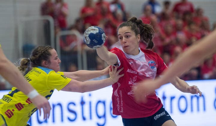 16-10-2019 Erfurt Handball - Bundesliga Frauen Saison2019-2020 THC Erfurt Bad Langensalza : Buxtehuder SV v.l.Lynn Schneider 22(Buxtehuder SV) und Mariana Lopes 02 (Thueringer HC)