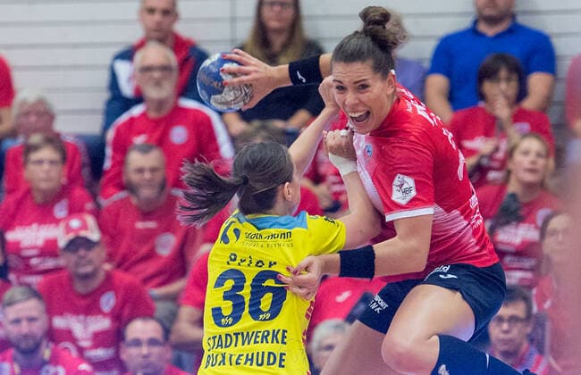 16-10-2019 Erfurt Handball - Bundesliga Frauen Saison2019-2020 THC Erfurt Bad Langensalza : Buxtehuder SV Lisa Prior 36(Buxtehuder SV) und Emily Bölk 20(Thueringer HC )