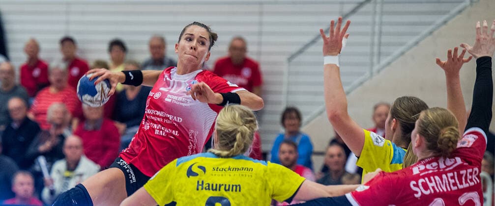 16-10-2019 Erfurt Handball - Bundesliga Frauen Saison2019-2020 THC Erfurt Bad Langensalza : Buxtehuder SV Emily Bölk 20(Thueringer HC ) beim Torwurf.