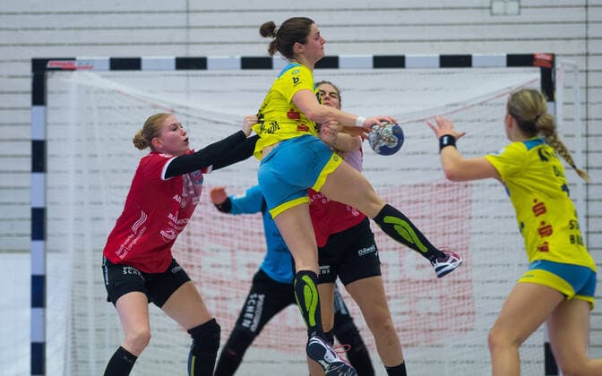 16-10-2019 Erfurt Handball - Bundesliga Frauen Saison2019-2020 THC Erfurt Bad Langensalza : Buxtehuder SV v.l.Meike Schmelzer 13(Thueringer HC), Mieke Düvel 08(Buxtehuder SV), Beate Scheffknecht 04 (Thueringer HC) und Liuv Charlotte Süchting 10(Buxtehuder SV)
