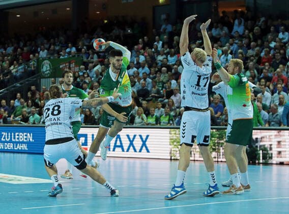 17.10.2019, xovx, Handball HBL, HSG Wetzlar - THW Kiel emspor, v.l. Pavel Horak (THW Kiel), Alexander Feld (HSG Wetzlar), Stefan Cavor (HSG Wetzlar), Patrick Wiencek (THW Kiel), Stefan Kneer (HSG Wetzlar), Aktion . (DFL DFB REGULATIONS PROHIBIT ANY USE OF PHOTOGRAPHS as IMAGE SEQUENCES and or QUASI-VIDEO) Wetzlar