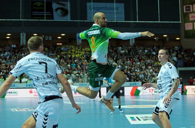 17.10.2019, xovx, Handball HBL, HSG Wetzlar - THW Kiel emspor, v.l. Magnus Landin Jacobsen (THW Kiel), Joao Ferraz (HSG Wetzlar), Lukas Nilsson (THW Kiel), Aktion . (DFL DFB REGULATIONS PROHIBIT ANY USE OF PHOTOGRAPHS as IMAGE SEQUENCES and or QUASI-VIDEO) Wetzlar