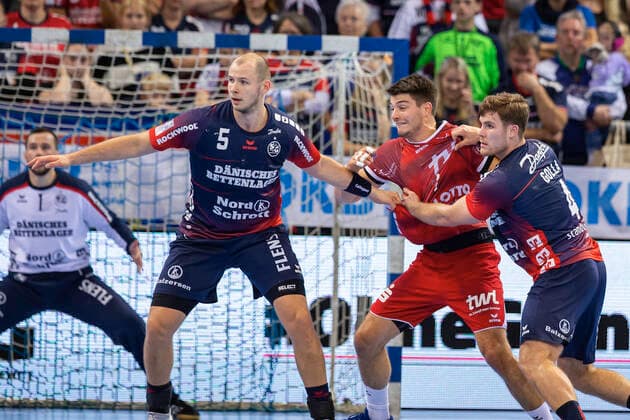 SG Flensburg-Handewitt vs Die Eulen Ludwigshafen, LIQUI-MOLY Handball Bundesliga, 17.10.19; Flensburg Kampf am Kreis Simon Hald (SG Flensburg-Handewitt, 05), Max Haider (Die Eulen Ludwigshafen, 14), Johannes Golla (SG Flensburg-Handewitt, 04) Copyright: xBEAUTIFULxSPORTS MarioxM.xKobergx