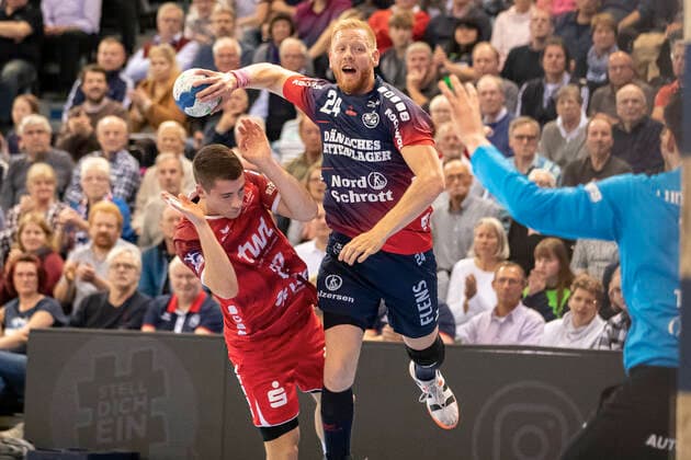 SG Flensburg-Handewitt vs Die Eulen Ludwigshafen, LIQUI-MOLY Handball Bundesliga, 17.10.19; Flensburg Jim Gottfridsson (SG Flensburg-Handewitt, 24) gegen Jerome Mueller (Die Eulen Ludwigshafen, 27) Copyright: xBEAUTIFULxSPORTS MarioxM.xKobergx