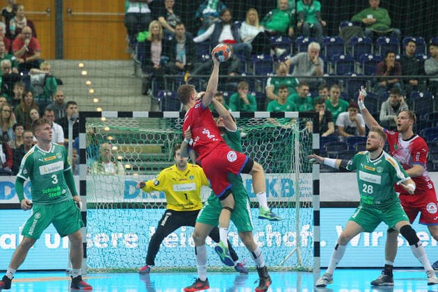 SC DHfK Leipzig vs. TBV Lemgo Lippe, Liqui Moly HBL, 17.10.19 Handball, 1. Bundesliga, Saison 2019 2020, 10. Spieltag: SC DHfK Leipzig vs. TBV Lemgo Lippe am 17.10.19 in der Arena Leipzig. Im Bild: Fynn HANGSTEIN ( 40, TBV Lemgo) gegen Bastian ROSCHECK ( 19, SC DHfK Leipzig) Copyright: xBEAUTIFULxSPORTS JanxKaeferx