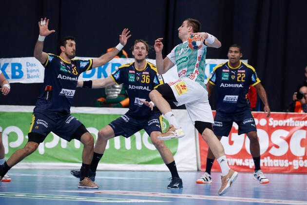 17.10.2019, TUI Arena, Hannover, Ligaspiel, 1. Bundesliga, TSV Hannover-Burgdorf vs Rhein-Neckar Loewen, im Bild Ilija Abutovic (20, Loewen), Jesper Nielsen (36, Loewen) und Mads Mensah Larsen (22, Loewen) im Zweikampf mit Nejc Cehte (3, Han.-Burgdorf) TSV Hannover-Burgdorf vs Rhein-Neckar Loewen