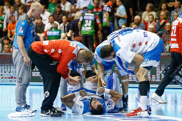 17.10.2019, xtgx, Handball Liqui Moly HBL, SC Magdeburg - TVB Stuttgart emspor, v.l. Zarko Peshevski (Stuttgart, 44) verletzt am Boden GETEC Arena