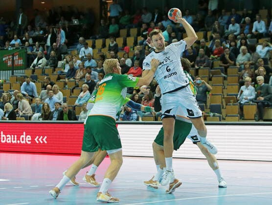17.10.2019, xovx, Handball HBL, HSG Wetzlar - THW Kiel emspor, v.l. Anton Lindskog (HSG Wetzlar), Harald Reinkind (THW Kiel), Olle Forsell Schefvert (HSG Wetzlar), Aktion . (DFL DFB REGULATIONS PROHIBIT ANY USE OF PHOTOGRAPHS as IMAGE SEQUENCES and or QUASI-VIDEO) Wetzlar