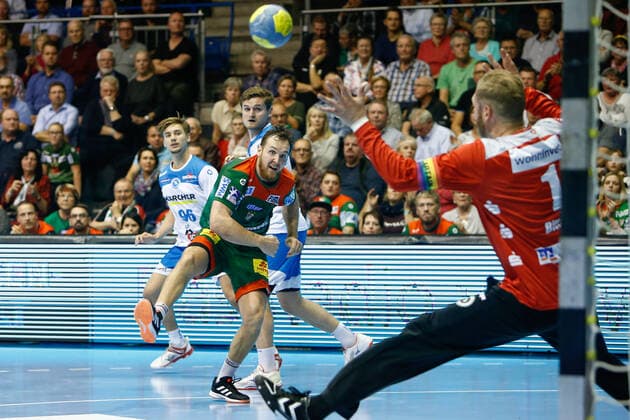 17.10.2019, xtgx, Handball Liqui Moly HBL, SC Magdeburg - TVB Stuttgart emspor, v.l. Christian O Sullivan (Magdeburg, 24) wirft Tor, Torschütze, erzielt Tor, Treffer, scores the goal GETEC Arena