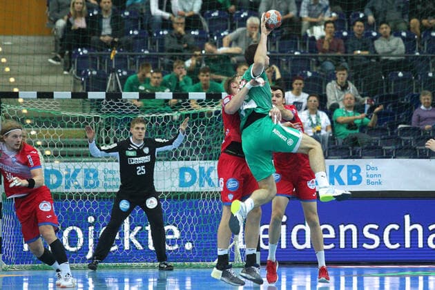 SC DHfK Leipzig vs. TBV Lemgo Lippe, Liqui Moly HBL, 17.10.19 Handball, 1. Bundesliga, Saison 2019 2020, 10. Spieltag: SC DHfK Leipzig vs. TBV Lemgo Lippe am 17.10.19 in der Arena Leipzig. Im Bild: Marko MAMIC ( 22, SC DHfK Leipzig) wird abgewehrt Copyright: xBEAUTIFULxSPORTS JanxKaeferx