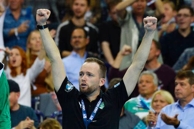 LIQUI MOLY Handball-Bundesliga 2019 2020, 10. Spieltag, SC DHfK Leipzig vs. TBV Lemgo Lippe (17.10.2019) Andre Haber (Trainer SC DHfK Leipzig) bejubelt ein Tor für Leipzig im Handball-Bundesliga-Spiel Leipzig gegen TBV Lemgo Lippe (17.10.2019) Leipzig Sachsen Deutschland Arena Leipzig
