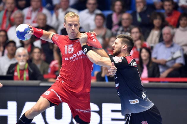 Lasse Mikkelsen (MT Melsungen) (am Ball) und Sime Ivic (HC Erlangen) , GER, MT Melsungen - HC Erlangen, Handball, 1. Bundesliga Maenner, 17.10.2019, GER, MT Melsungen - HC Erlangen, Handball, 1. Bundesliga Maenner Melsungen Copyright: xEIBNER RolandxSippelx EP_RSL