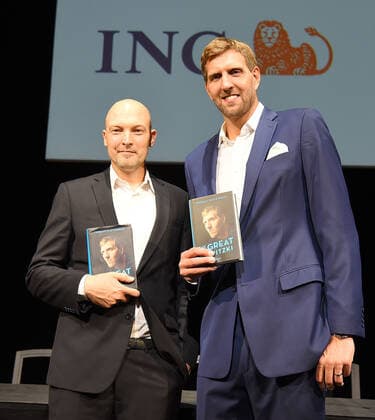17.10.2019, xhbx, Basketball Buchmesse, Dirk Nowitzki Team - Buchvorstellung The Great Nowitzki emspor, v.l. Autor Thomas Pletzinger, Dirk Nowitzki (DFL DFB REGULATIONS PROHIBIT ANY USE OF PHOTOGRAPHS as IMAGE SEQUENCES and or QUASI-VIDEO) Frankfurt