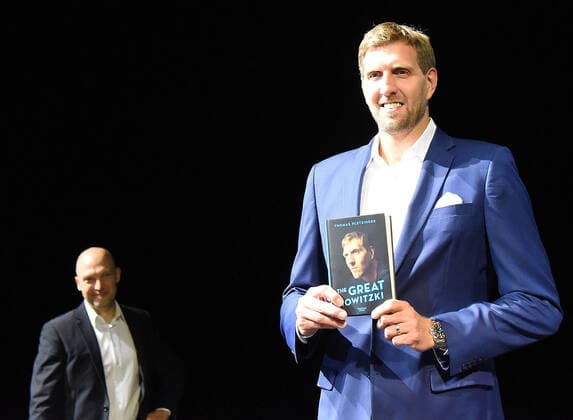 Bilder des Jahres 2019, Sport 10 Oktober Sport Themen der Woche KW42 Sport Bilder des Tages 17.10.2019, xhbx, Basketball Buchmesse, Dirk Nowitzki Team - Buchvorstellung The Great Nowitzki emspor, v.l. Autor Thomas Pletzinger, Dirk Nowitzki (DFL DFB REGULATIONS PROHIBIT ANY USE OF PHOTOGRAPHS as IMAGE SEQUENCES and or QUASI-VIDEO) Frankfurt *** 17 10 2019, xhbx, Basketball Book Fair, Dirk Nowitzki Team Book presentation The Great Nowitzki emspor, v l Author Thomas Pletzinger, Dirk Nowitzki DFL DFB REGULATIONS PROHIBIT ANY USE OF PHOTOGRAPHS as IMAGE SEQUENCES and or QUASI VIDEO Frankfurt