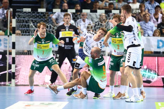 Rune Dahmke (Kiel) im Zweikampf mit Joao Ferraz (Wetzlar) HSG Wetzlar vs THW Kiel, Handball, 1. Bundesliga, 17.10.2019 HSG Wetzlar vs THW Kiel, Handball, 1. Bundesliga, 17.10.2019 Wetzlar Copyright: xEIBNER RenexWeissx EP_RWS
