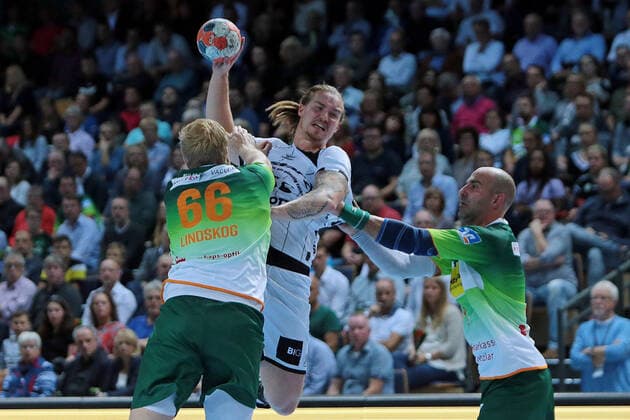 17.10.2019, xovx, Handball HBL, HSG Wetzlar - THW Kiel emspor, v.l. Anton Lindskog (HSG Wetzlar), Lukas Nilsson (THW Kiel), Joao Ferraz (HSG Wetzlar), Aktion . (DFL DFB REGULATIONS PROHIBIT ANY USE OF PHOTOGRAPHS as IMAGE SEQUENCES and or QUASI-VIDEO) Wetzlar