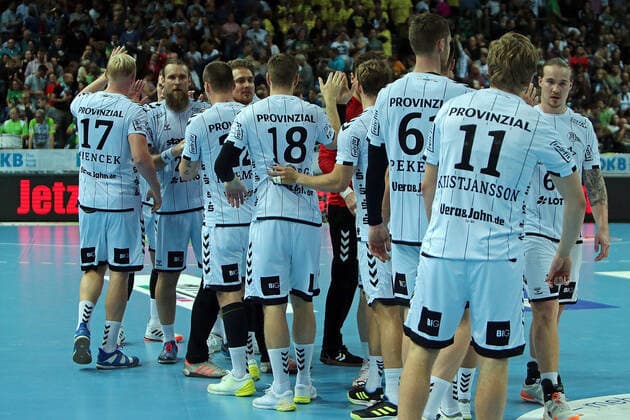 17.10.2019, xovx, Handball HBL, HSG Wetzlar - THW Kiel emspor, Die Kieler Spieler bejubeln den 30:26 Sieg in Wetzlar, Freisteller. (DFL DFB REGULATIONS PROHIBIT ANY USE OF PHOTOGRAPHS as IMAGE SEQUENCES and or QUASI-VIDEO) Wetzlar