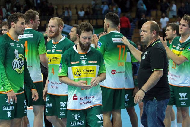 17.10.2019, xovx, Handball HBL, HSG Wetzlar - THW Kiel emspor, v.l. Lange Gesichter nach der Niederlage gegen Kiel bei den Spielern der HSG Wetzlar. (DFL DFB REGULATIONS PROHIBIT ANY USE OF PHOTOGRAPHS as IMAGE SEQUENCES and or QUASI-VIDEO) Wetzlar