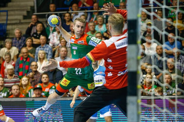 17.10.2019, xtgx, Handball Liqui Moly HBL, SC Magdeburg - TVB Stuttgart emspor, v.l. Lukas Mertens (Magdeburg, 22) wirft Tor, Torschütze, erzielt Tor, Treffer, scores the goal GETEC Arena